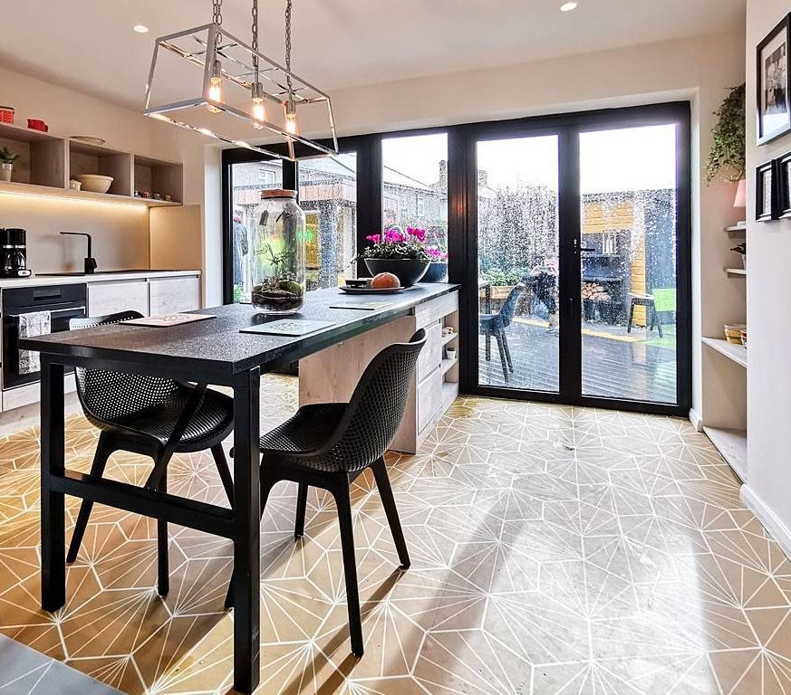 Aluminium bifolding doors accessible to garden from kitchen