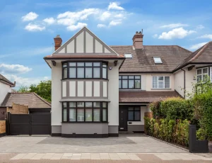 ‘Adrian Martin of Marlin Windows really understood what we wanted to achieve with our project. Marlin Windows went above and beyond to manufacture and deliver just the right windows to frame the garden of this 1920’s House. The windows framed the outdoors perfectly’.
Anna Kind, London