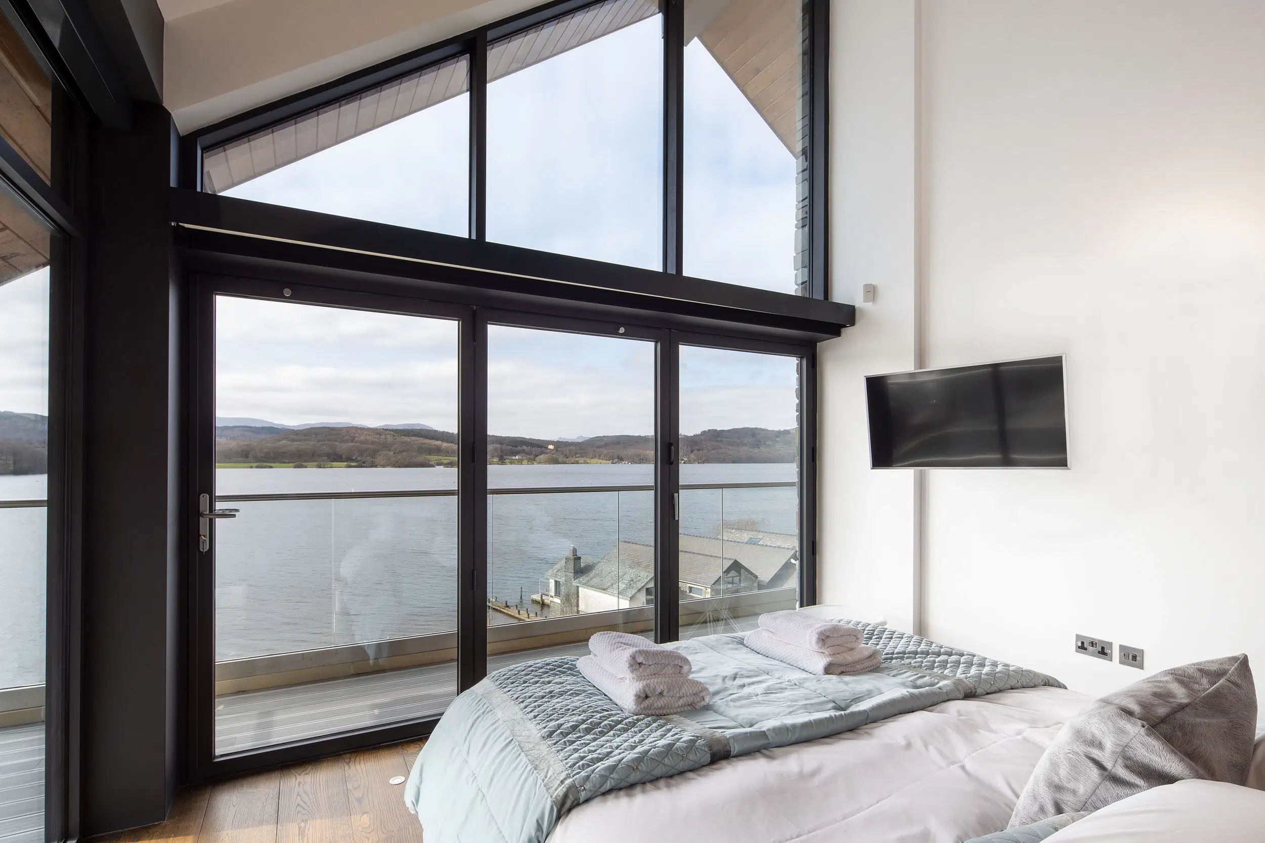 Quality aluminium floor to ceiling windows